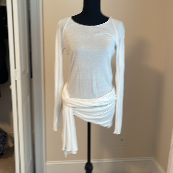 BCBG long sleeve tshirt. - Picture 2 of 3